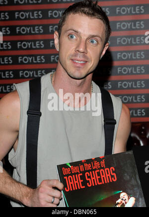 Jake Shears Signierstunde in das Cafe im Foyles, anlässlich die Einführung des "One Day in Life Jake Shears" ein Buch mit Fotografien von amerikanischen Fotografen Tim Hailand. London, England - 18.07.11 Stockfoto