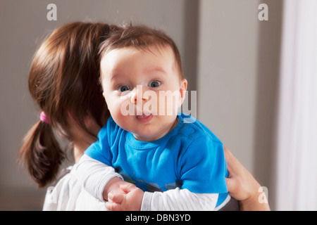 Frau mit Baby Boy, Munich, Bavaria, Germany Stockfoto