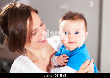 Frau mit Baby Boy, Munich, Bavaria, Germany Stockfoto