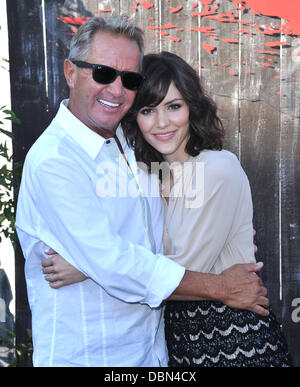 Katherine McPhee, David Ellis "Shark Night 3D" Foto-Op im Petco Park statt.  Los Angeles, Kalifornien - 20.07.11 Stockfoto