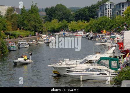 Maidstone, Kent, England, UK. Jährliche Maidstone River Festival (27. Juli 2013) Boote vor Anker auf dem Medway. Stockfoto