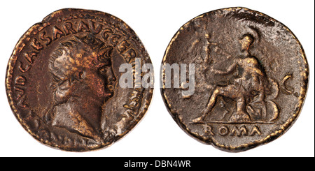 Nero, AE Sestertius. Revers: Roma, sitzt links auf Kürass, Abhaltung von Sieg und Parazonium (Nachbau - "WRL" Markierungen entfernt) Stockfoto