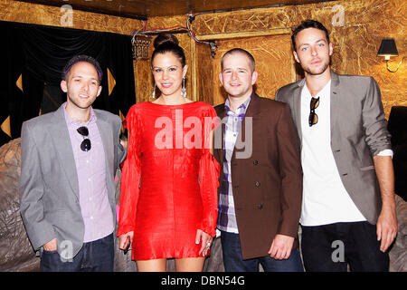 Zoe Griffin und Dub Herrenclub, bei der Live wie eine VIP - Website-Launch-Party im Spearmint Rhino statt. London, England - 21.07.11 Stockfoto