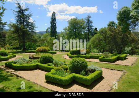 Formeller französischer Garten mit Beschnittenen Hecken & geometrischen Parterres Château Vignelaure Country Wine Estate Rians Provence Frankreich Stockfoto