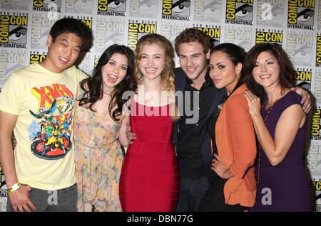 Ki-Hon Leem, Grace Phipps, Skylar Samuels, graue Damon, Alyssa Diaz und Amy Pietz 2011 Comic-Con Convention - Tag 2 - "die neun Leben von Chloe King" - Pressekonferenz Los Angeles, Kalifornien - 22.07.11 Stockfoto