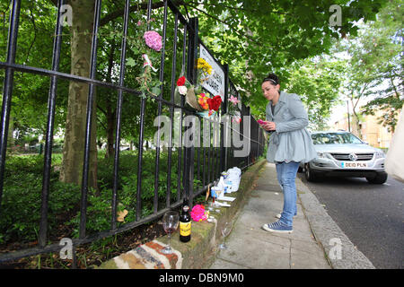 Atmosphäre Amy Winehouse Haus am Tag nach ihrem Tod London, England - 24.07.11, Stockfoto