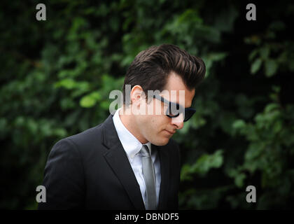 Mark Ronson die Beerdigung von Amy Winehouse abgehaltenen Edgwarebury Cemetery London, England - 26.07.11 Stockfoto