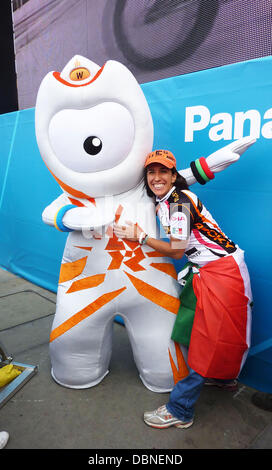 Wenlock trifft Fans bei der London 2012 Olympische Spiel-Maskottchen während der "London 2012-ein Jahr To Go" Zeremonie auf dem Trafalgar Square. London, England - 27.07.11 Stockfoto