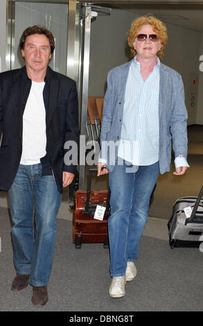 Kenney Jones und Mick Hucknall The Faces kommen am Narita Internationaler Flughafen Narita, Japan - 29.07.11 Stockfoto