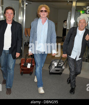 Kenney Jones, Mick Hucknall und Ian McLagan The Faces kommen am Narita Internationaler Flughafen Narita, Japan - 29.07.11 Stockfoto