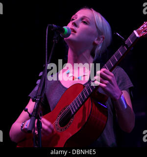 Laura Marling Camp Bestival abgehaltenen Lulworth Castle & Park - Tag 1 Dorset, England - 29.07.11 Stockfoto