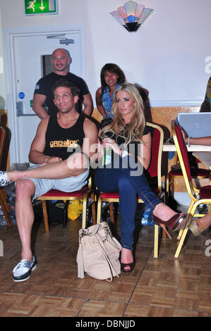 Alex Reid und Chantelle Houghton Presse Konferenz und wiegen vor dem MMA-Kampf zwischen Alex Reid und Jason Barrett, gehalten an der Roxy-London, England - 05.08.11 Stockfoto