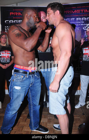 Jason Barrett und Alex Reid Presse Konferenz und wiegen vor dem MMA-Kampf zwischen Alex Reid und Jason Barrett, gehalten an der Roxy-London, England - 05.08.11 Stockfoto