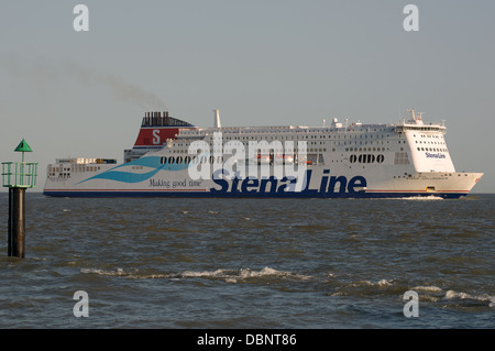 Stena Line "Stena Hollandica" Passagier-Fähre in der Nähe von Hafen von Harwich nach einer Nordsee-Überquerung von Hoek van Holland Stockfoto