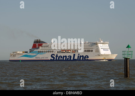 Stena Line "Stena Hollandica" Passagier-Fähre in der Nähe von Hafen von Harwich nach einer Nordsee-Überquerung von Hoek van Holland Stockfoto