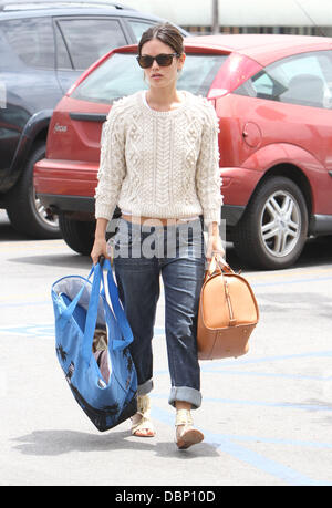 Rachel Bilson im Gleson Markt in Los Feliz Los Angeles, Kalifornien - 31.07.11 Stockfoto