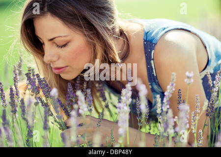 Junge Frau In Lavendel Feld, Portrait, Insel Hvar, Kroatien, Europa Stockfoto