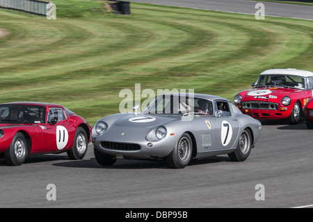 Ferrari 275 GTB/C Rennen Marcos 1800GT und MGB beim Goodwood Revival 2012 Stockfoto