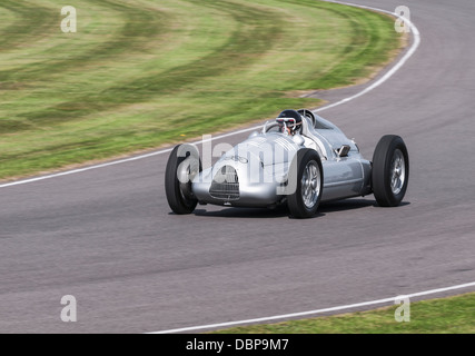 1938 Auto Union Typ D beim Goodwood Revival 2012 Stockfoto