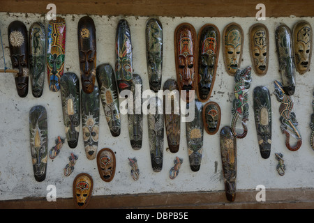 Indonesien, Bali, Tenganan, Souvenirs shop zeigt Masken Stockfoto