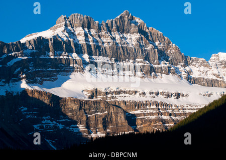 Berges entlang Icefields Parkway, Jasper Nationalpark, Alberta, Kanada Stockfoto