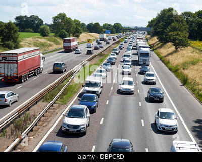 Heavy traffic wagway Madness am Autobahnkreuz M6 17 Sandbach, Blick nach Süden Stockfoto