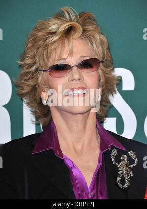 Jane Fonda unterschreibt Exemplare ihres Buches "Prime-Time: Making The Most Of alle Of Your Life" im Barnes & Noble in The Grove Los Angeles, Kalifornien - 15.08.11 Stockfoto