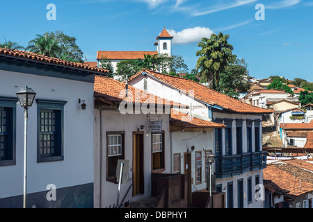 Blick über Sabara und Nossa Senhora Do Carmo Kirche, Belo Horizonte, Minas Gerais, Brasilien, Südamerika Stockfoto