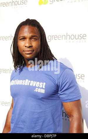 Garon Mosby Launch Party für Nation Bravest, der erste nationale Feuerwehrmann Kalender statt im Gewächshaus Nachtclub. New York City, USA - 18.08.11 Stockfoto