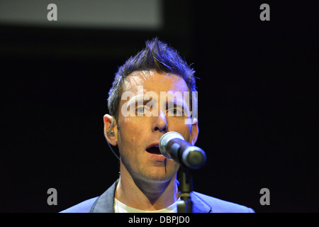 Die Magnete am Unterbauch drücken Sie Start, Edinburgh Fringe Festival 2013 Stockfoto