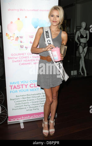 Miss California 2011 Katie Blair Beach Bunny grand Opening-Party am Malibu Lumber Yard Los Angeles, Kalifornien - 18.08.11 Stockfoto