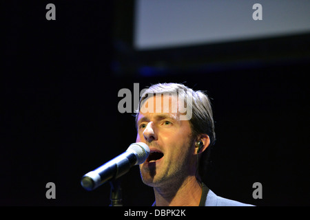 Die Magnete am Unterbauch drücken Sie Start, Edinburgh Fringe Festival 2013 Stockfoto