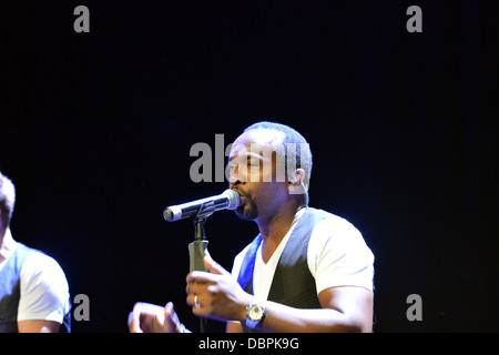 Die Magnete am Unterbauch drücken Sie Start, Edinburgh Fringe Festival 2013 Stockfoto