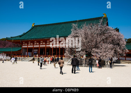 Park in der Heian Jingu Schrein, Kyoto, Japan, Asien Stockfoto