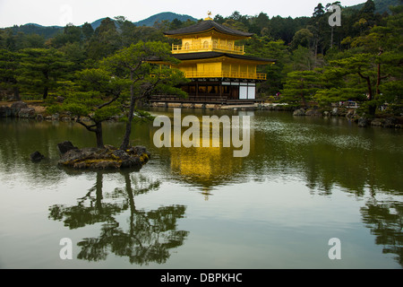Kinkaku-Ji (Goldener Pavillon) buddhistischen Tempel, UNESCO-Weltkulturerbe, Kyoto, Japan, Asien Stockfoto