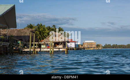 Bootsfahrt vorbei an Doppelpunkt-Insel in der Bocas del Toro, Panama, Mittelamerika Stockfoto