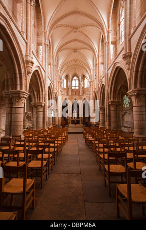 Das Kirchenschiff in der Kirche von Notre Dame, Saint Pere, Yonne, Burgund, Frankreich, Europa Stockfoto