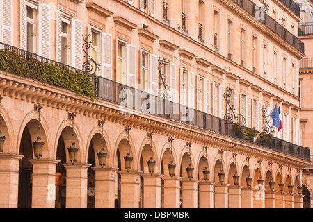 Die großen Arkaden der Rue de Rivoli in Paris, Frankreich, Europa Stockfoto