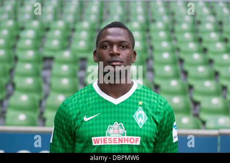 Das Bild zeigt die deutsche Fußball Bundesliga Club SV Werder Bremen's Assani Lukimyaduring der offiziellen Fototermin für die Saison 2013 / 14 in Bremen am 29. Juli 2013. Foto: Joerg Sabach/dpa Stockfoto