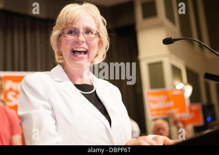 London, Ontario, Kanada. 1. August 2013. Peggy Sattler und Ontario NDPs schrieb Geschichte, als sie gewann das Reiten von London West zum ersten Mal, seit es im Jahr 1999 gegründet wurde. Die Partei, die bei den letzten Wahlen nie besser als dritte im Reiten gelegt, eine frühe Führung und nie bereut. Bildnachweis: Mark Spowart/Alamy Live-Nachrichten Stockfoto