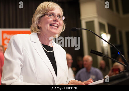 London, Ontario, Kanada. 1. August 2013. Peggy Sattler und Ontario NDPs schrieb Geschichte, als sie gewann das Reiten von London West zum ersten Mal, seit es im Jahr 1999 gegründet wurde. Die Partei, die bei den letzten Wahlen nie besser als dritte im Reiten gelegt, eine frühe Führung und nie bereut. Bildnachweis: Mark Spowart/Alamy Live-Nachrichten Stockfoto