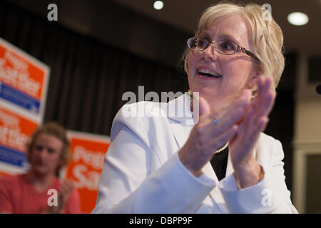 London, Ontario, Kanada. 1. August 2013. Peggy Sattler und Ontario NDPs schrieb Geschichte, als sie gewann das Reiten von London West zum ersten Mal, seit es im Jahr 1999 gegründet wurde. Die Partei, die bei den letzten Wahlen nie besser als dritte im Reiten gelegt, eine frühe Führung und nie bereut. Bildnachweis: Mark Spowart/Alamy Live-Nachrichten Stockfoto