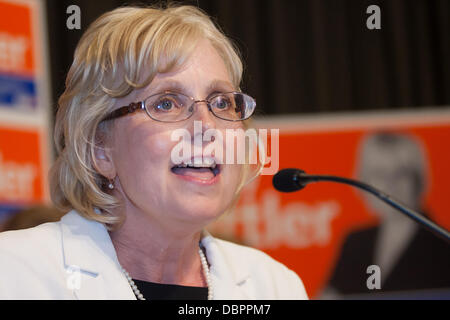 London, Ontario, Kanada. 1. August 2013. Peggy Sattler und Ontario NDPs schrieb Geschichte, als sie gewann das Reiten von London West zum ersten Mal, seit es im Jahr 1999 gegründet wurde. Die Partei, die bei den letzten Wahlen nie besser als dritte im Reiten gelegt, eine frühe Führung und nie bereut. Bildnachweis: Mark Spowart/Alamy Live-Nachrichten Stockfoto