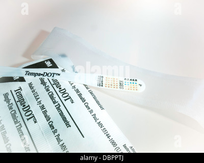 Klinisches einmal-Thermometer Vintage 3M Therma-DOT, USA Stockfoto