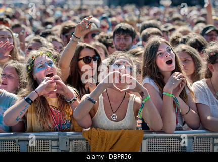 Glastonbury Festival 2013 - Fans von Noah and the Whale auf der anderen Bühne Stockfoto