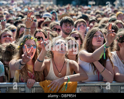 Glastonbury Festival 2013 - Fans von Noah and the Whale auf der anderen Bühne Stockfoto