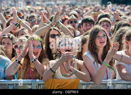 Glastonbury Festival 2013 - Fans von Noah and the Whale auf der anderen Bühne Stockfoto