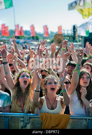 Glastonbury Festival 2013 - Fans von Noah and the Whale auf der anderen Bühne Stockfoto