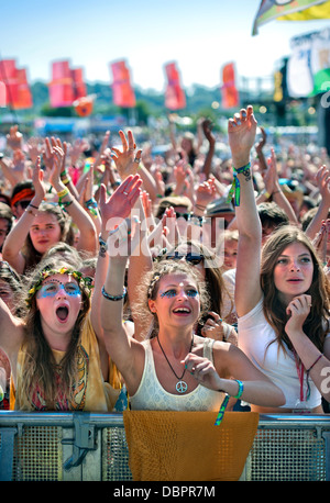 Glastonbury Festival 2013 - Fans von Noah and the Whale auf der anderen Bühne Stockfoto