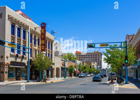 Hauptallee (alte Route 66) und historische KiMo Theater in der Innenstadt von Albuquerque, New Mexico, USA Stockfoto